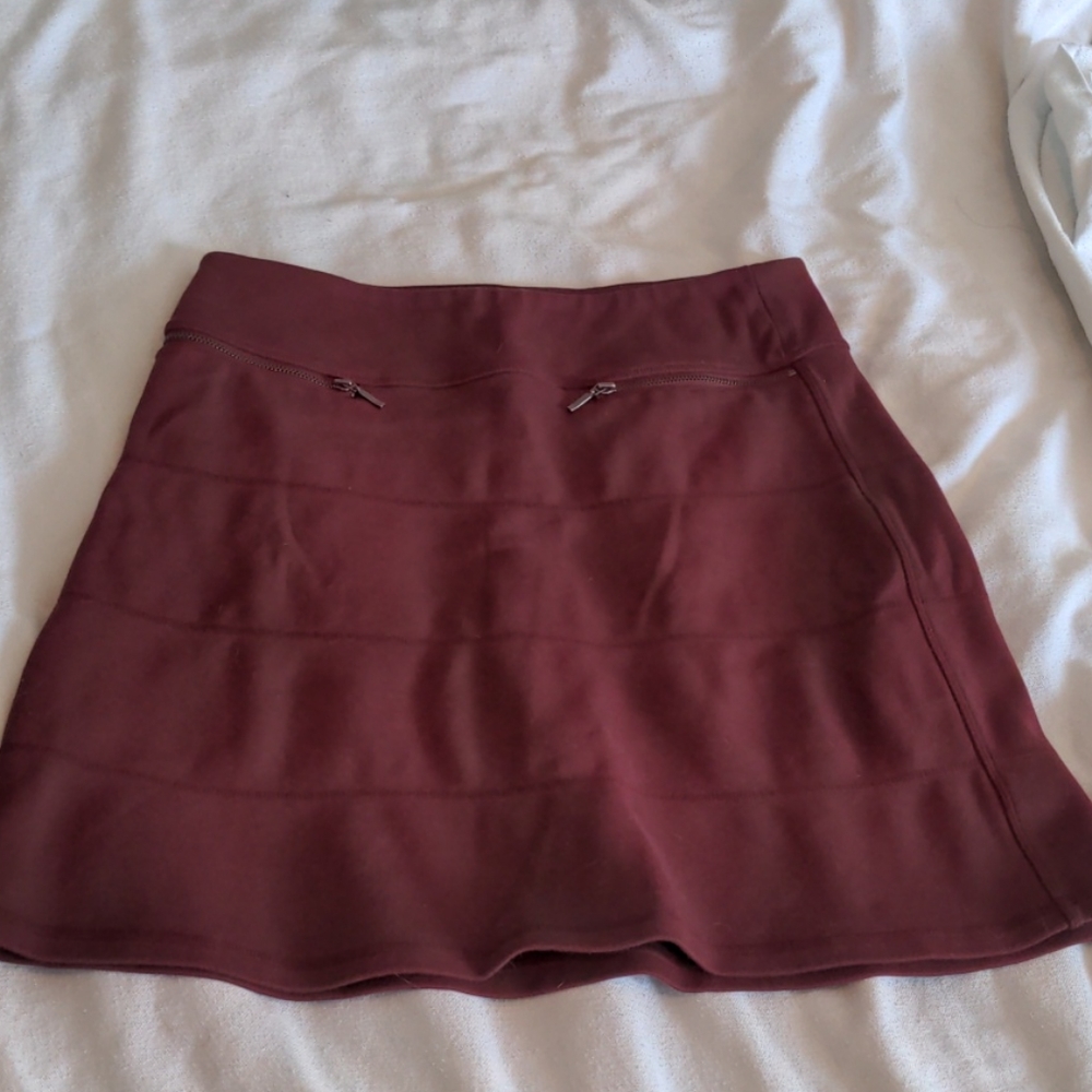 Above the knee pull on skirt